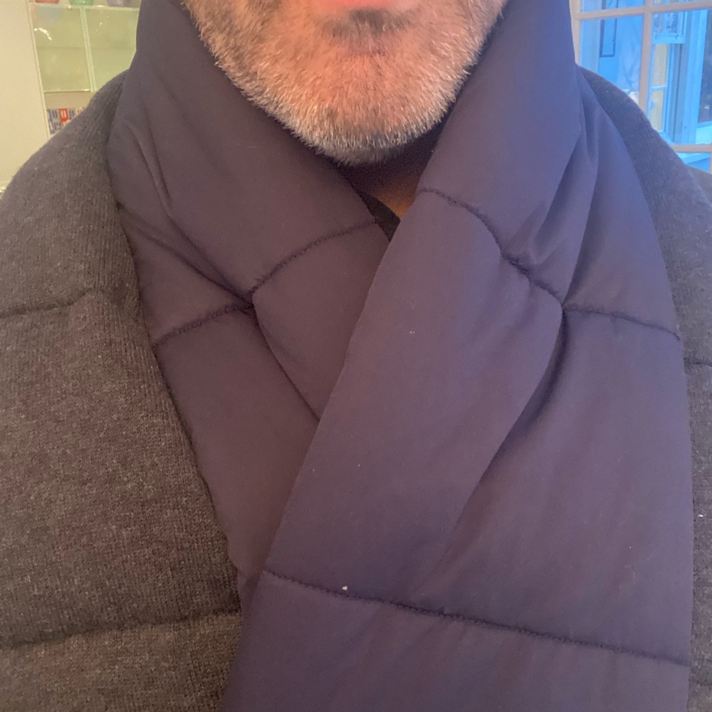 Banana Republic “Down” Poly filled scarf Navy/Grey